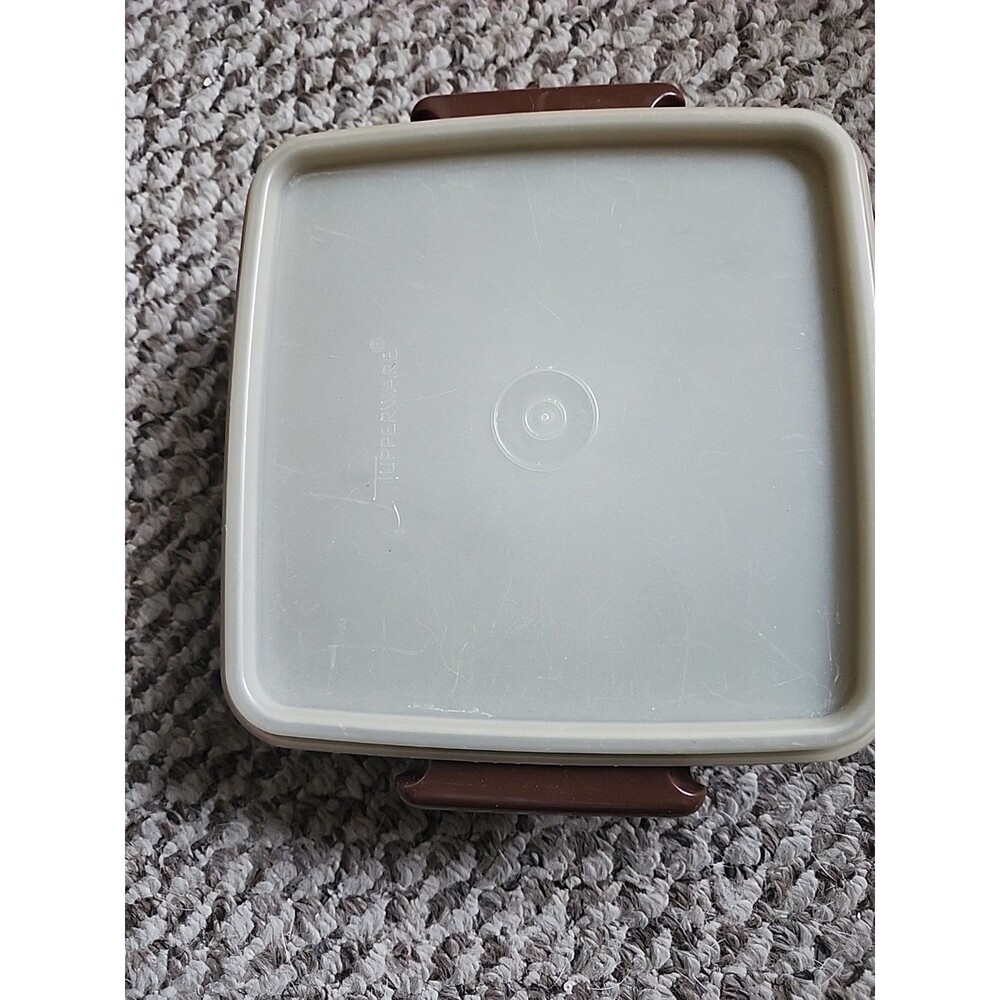 Vintage Tupperware 1362-37 Square Away Sandwich Keeper Brown w Clear lid Handles